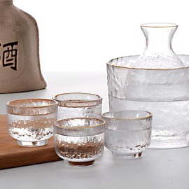 BOLLAER Sake Pot Set, Japanese Cold Sake Glasses, Clear Unique Trendy Floating Design, 1 Sake Carafe Bottle 1 Sake Tank and 4 Saki Cups for Cold/Warm/Hot Sake, Birthday Housewarming Gift Set