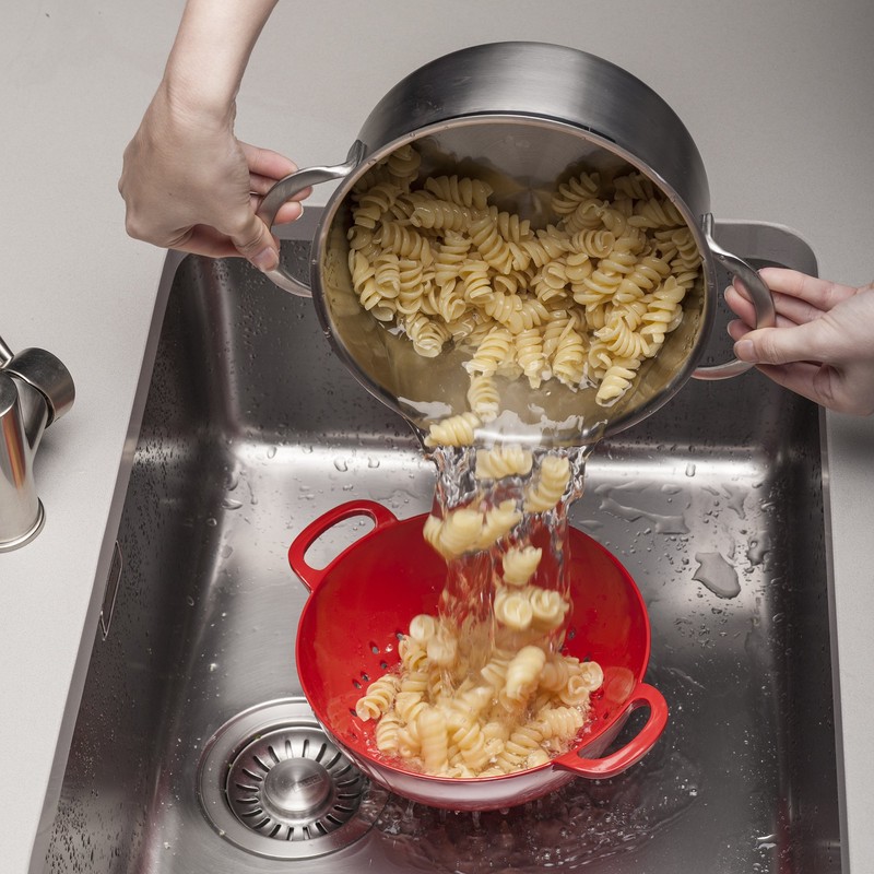 Zeal G210R Melamine Colander/Strainer (20cm) -Red