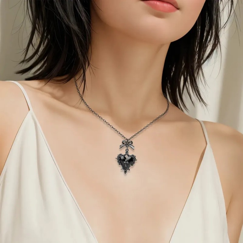 HEXORA - Collar Gótico Mujer Dije Corazón Negro con Cruz
