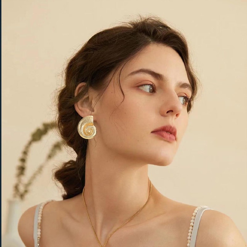 CWVHQ Bohemian Conch Shell Earrings for Women Statement Long Gold