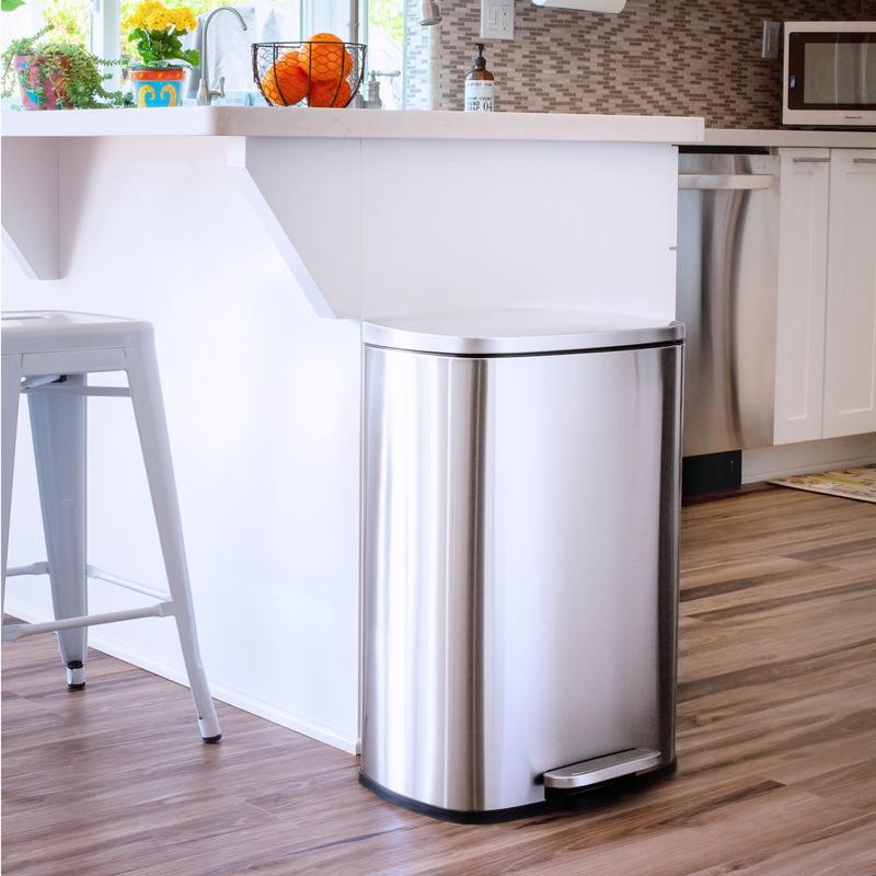 Qualiazero 13.2 Gallon Stainless Steel Step Trashcan with Removable Leakproof