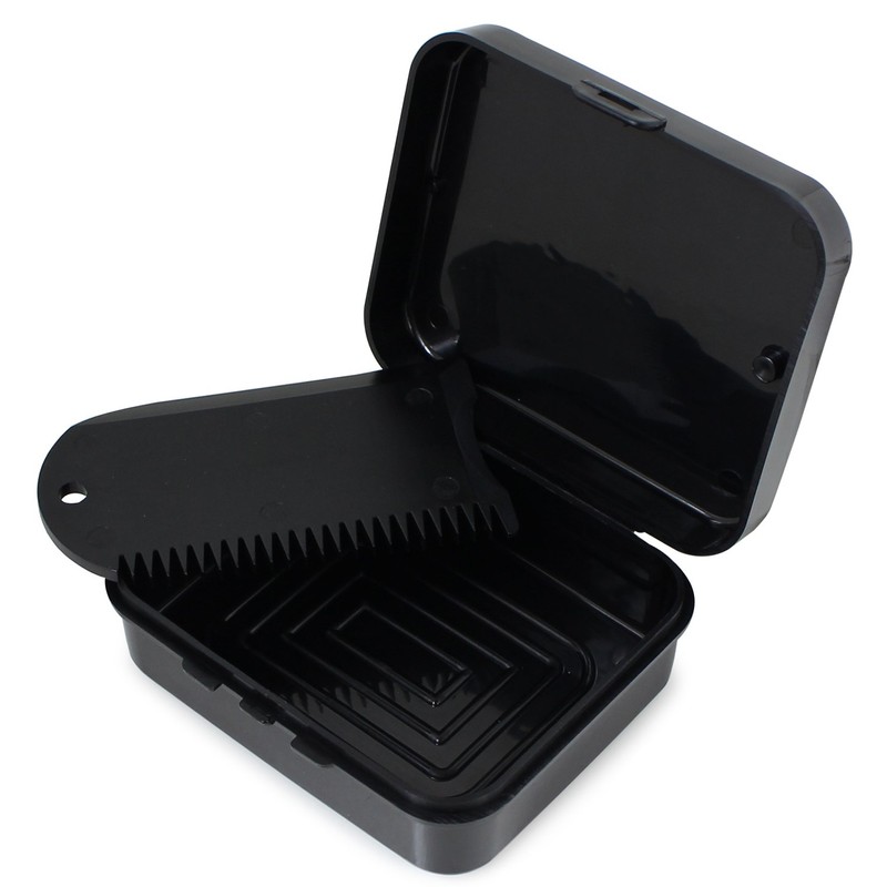 Maneuverline Wax Case with Scraper, Black