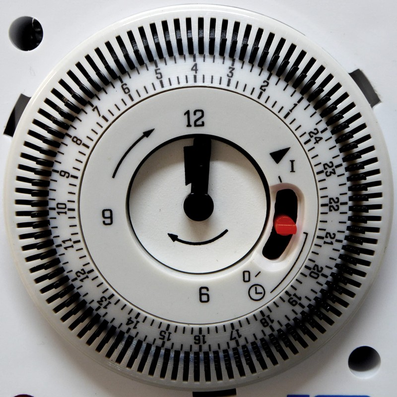 24 Hour Mechanical Timeswitch 24hr Timer for Immersion Heater Lights