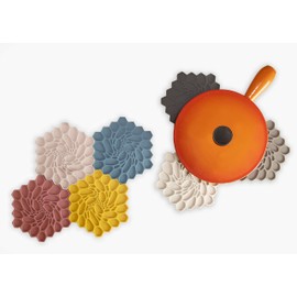 modern-twist 7 x 7" Hive Silicone Trivet, Heat Resistant Up To 675°F, Non Slip, Protects Table From Heat, Rouge, Pack of 1