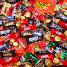 Hershey Assorted Chocolate Candy Variety Pack - 5lb Bulk Candy Mix - Bulk Chocolate Candy Individually Wrapped - Hershey Miniatures Assortment - Hershey Kisses, KitKat, Rolo, Heath Bars, and More - 5 Pound Bulk Chocolate Mix