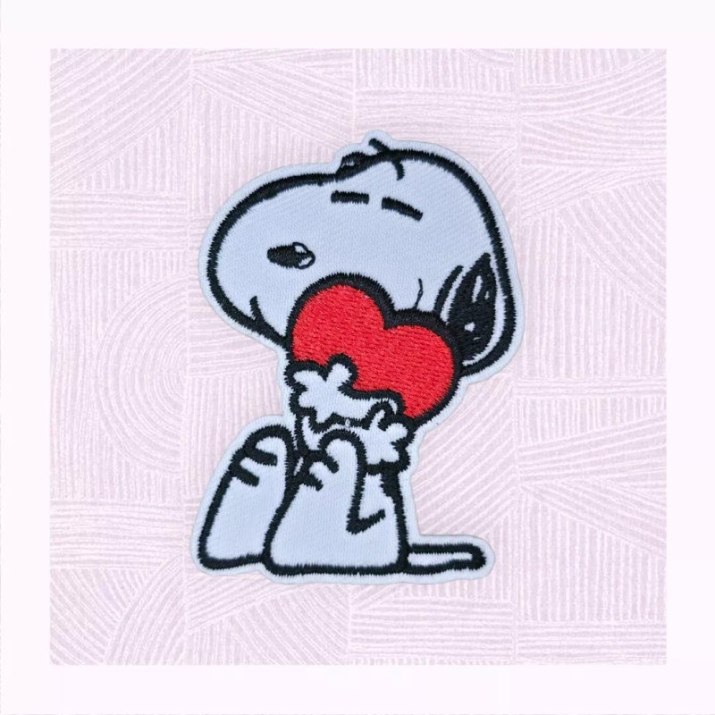 Unbranded SNOOPY HUGGING RED HEART PEANUT CARTOON CUTE IRON ON