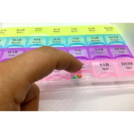 Weekly Pill Holder|Pill Dispenser|1,2,3,4 Outlets|Daily Pill Box and Pill Cutter|28 Compartments|Travel or Holiday Pill Organizer