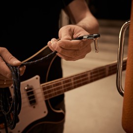 Adam Hall Cables 4 Star IRR 0100 Vintage Instrument Cable with Fabric Sheath Angled Jack TS 1 m