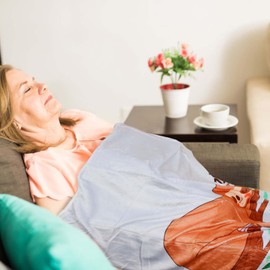 LAMEK Oma Kuscheldecke Flauschig Decke Faultier Omas SCHNARCHECKE Fleecedecke Flanell Sofadecke Geschenk Geburtstagsgeschenk für Großmutter Geburtstag Muttertag Thanksgiving Weihnachten,130x150 cm