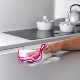 Kleeneze KL0777714EU7 Antibacterial Microfibre Dish Cloths, Cleaning Cloths, Distinctive Absorbency, Treated with Zinc Pyrithione, Pack of 4, Pink