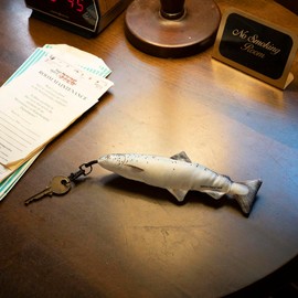 Dulton Y-0635 Little Fishes Salmon Fish Key Holder for Living Fish Palm Size Marine Life Scandinavian Lax/Salmon/Salmo Salar FISHES Total Length 8.3 inches (21 cm)