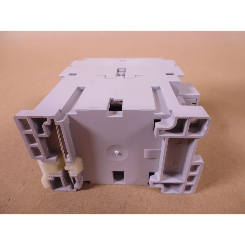 SPRECHER & SCHUH CA7-12-01-120 Contactor 1N.C. Aux 3P 120V 12A