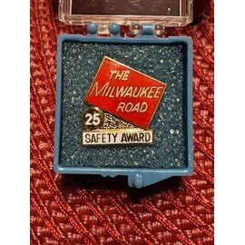 Peter Piper Picker CMStP&P Railroad Milwaukee Road Lapel Pin 25 Year Employee Safety Award