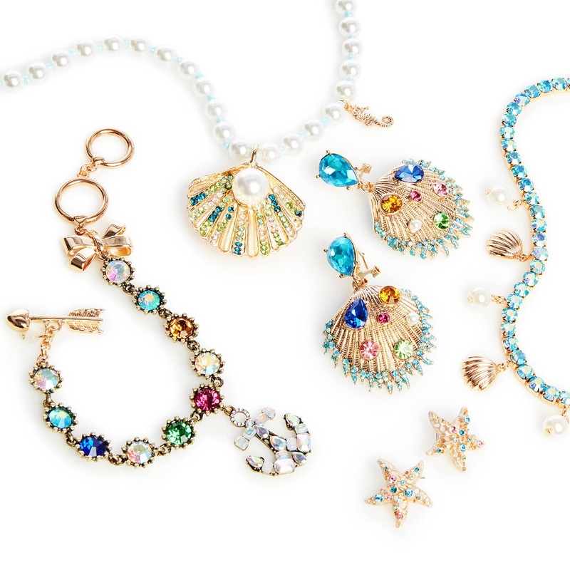 Betsey Shell Pendant Necklace