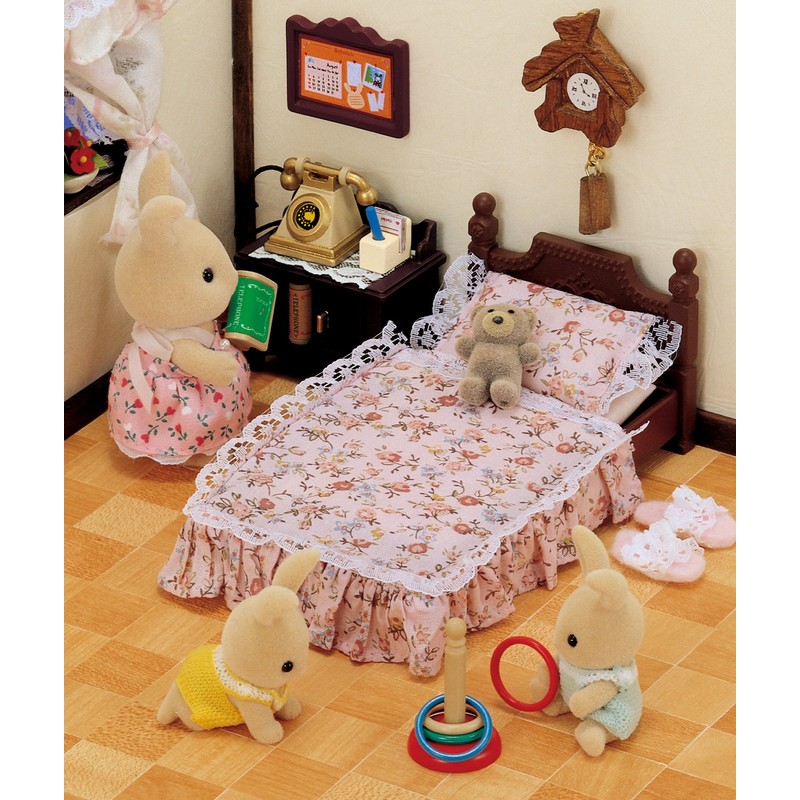 Sylvanian Families Classic Antique Bed