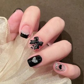 24Pcs Valentines Nails Press on Nails Short Round Nails Silvery Black Heart Fake Nails Black Nude Glossy Acrylic Nails Design Valentines Day Heart Bows Pearl Stick on Nails for Women DIY Manicure