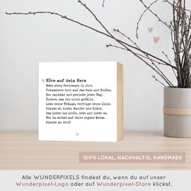 Wunderpixel® Holzbild Höre auf dein Herz - 15x15x2cm zum Hinstellen/Aufhängen, echter Fotodruck mit Spruch auf Holz - schwarz-weißes Wand-Bild Aufsteller Zuhause Dekoration Geschenk-Idee Achtsamkeit