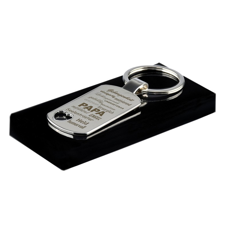 Key Ring with Heart Cut-Out and Engraving "Eigenschaften Papa" -