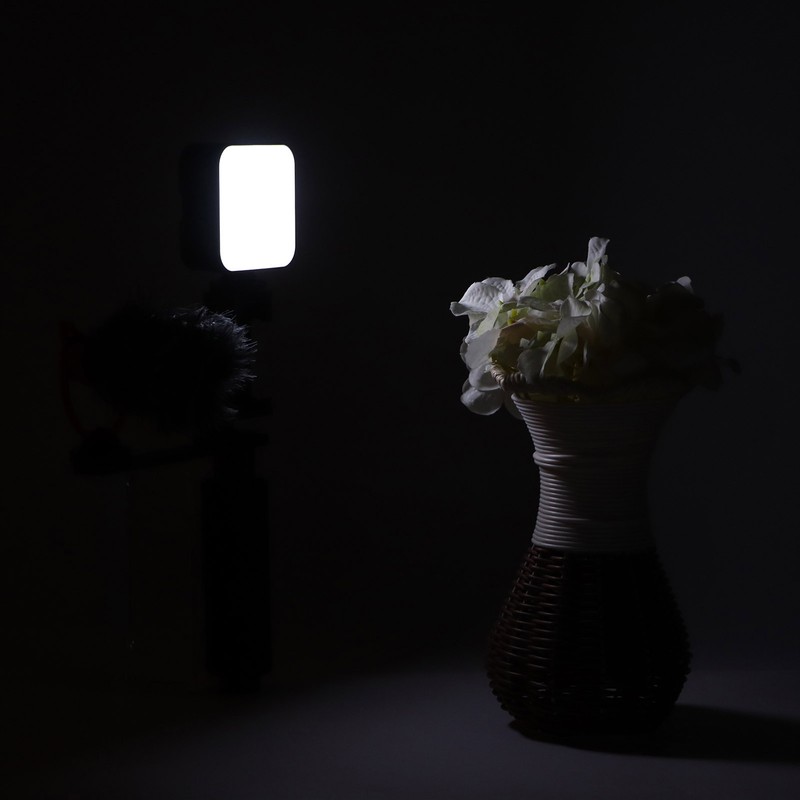 YELANGU Smartphone Vlogging Hand Grip Set Video Recording Holder Handle