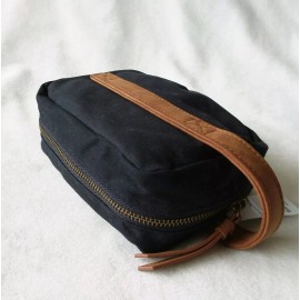 Goodfellow & Co non-leather side zip Pouch bag 7 x 4.5