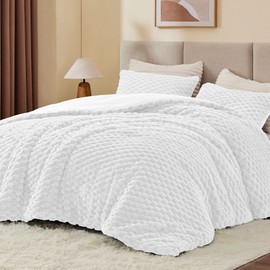 BEDELITE Fluffy Twin Comforter Set - White Fleece Soft Comforter for Twin Size Bed, Luxury Warm Bedding Set for Winter, Fuzzy Bed Set 2 Pieces (1 Comforter, 1 Pillowcase)