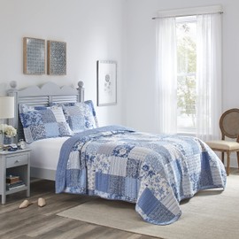 Laura Ashley - Queen Quilt Set, Soft & Reversible Cotton Floral Bedding with a Medium Weight Feel, 3 Piece Bed Set with Matching Pillowcases (Paisley Patchwork Blue)