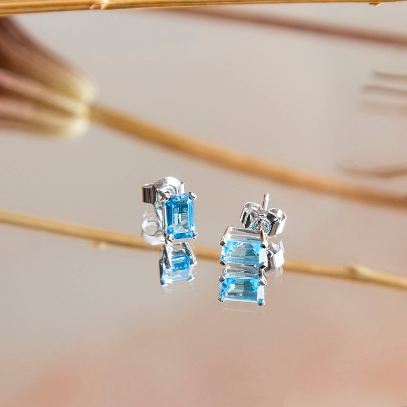 Carissima Gold Women's 9 ct White Gold Rectangular Blue Topaz