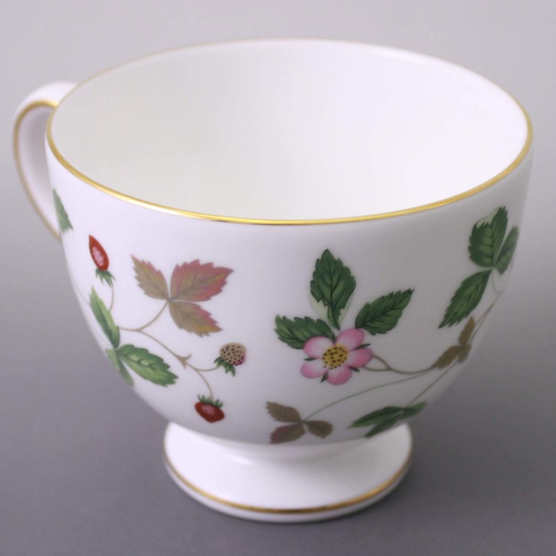 【正規輸入品】Wedgwood Wild Strawberry Cup and Saucer (Leigh) Wedding Gift 1053289