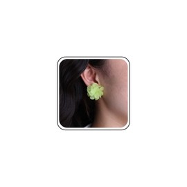 TseenYi Boho Acrylic Flower Earrings White Acrylic Flower Stud Earrings Resin Floral Earrings Layered Floral Earrings Bridal Flower Wedding Earrings Jewellery for Women and Girls, Zinc