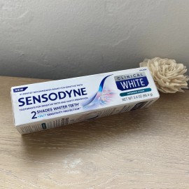 Sensodyne Clinical White Intensive Clean 2 Shades Whiter 3.4 oz Exp. 09/2027