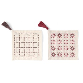 Hara Wool Sashiko Kit, Sashiko Set, 2. Lattice, Small Flowers (At First Sight)