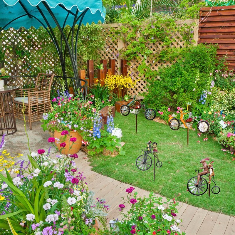 Metal Windmill Handmade Bike Frog Cat Bunny Mantis Sculpture for