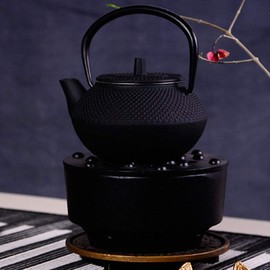 PATKAW Cast Iron Teapot Japanese Tetsubin Kettle Stovetop Tea Kettle Loose Leaf Tea Pot for Boiling Hot Water Tea Black (7.20X7.00X4.30cm)
