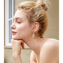 Irregular Petal Pearl Dangle Earrings for Women Girls Gold Plated Vintage Bohemian Textured Flower Faux Pearl Drop Studs Earring Dainty Teardrop Lava Shaped Flat Floral Tassel Drop Jewelry
