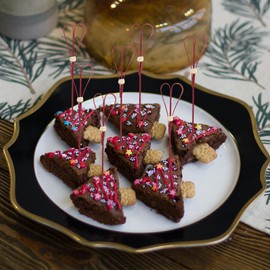 AUEAR, 100 Packs 4.7 Inch Red Bamboo Cocktail Picks, Heart Shaped Bamboo Sticks, Toothpicks for Appetizers Skewers Charcuterie Accessories