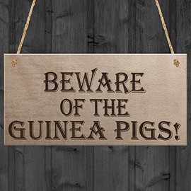 RED OCEAN Beware Of The Guinea Pigs Wooden Hanging Plaque Sign Pet Hutch Decoration Gift