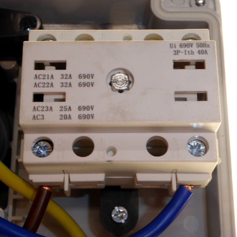 32 Amp 230V 3 Pin Interlock Socket Switched 2P+E Single