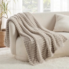 Bedsure Soft Fleece Throw Blanket - Fluffy Cosy Warm Fleece Blanket for Sofa, Bed and Couch, Single, Beige, 130x170 cm