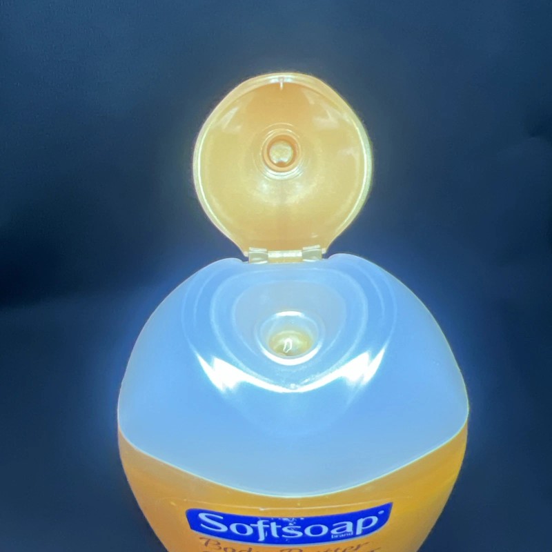 Softsoap Body Butter COCONUT QUENCH Moisturizing Body Wash, Soft &