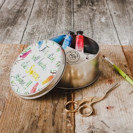 Mr. & Mrs. Panda Round Tin Box Birds Sun Gift Spring Decoration Metal Box with Lid Lunch Box Outdoor Summer Decoration Metal Boxes Natural