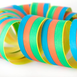 Idena 90255 - Banderoles Mix, Set de 9 Rouleaux de Couleurs Pastel, Néon et métallisées, 9-18 coupures, Comme décoration de fête ou pour Un Anniversaire