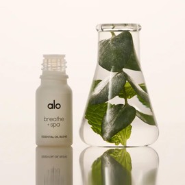 Alo Yoga Essential Oil - Breathe and Spa - Uplifting and Balancing Blend (15 ml / 0.50 oz)