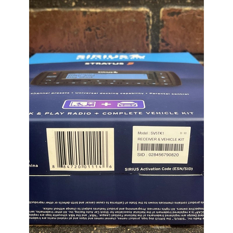Sirius Dock Play + Complete Vehicle Kit Satellite Stratus 5
