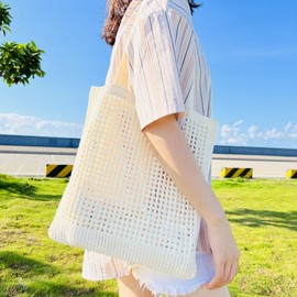 GGOOB Beach Tote Bag Aesthetic Coconut Girl Aesthetic Tote Bag Crochet Beach Bag Small Beach Bag Cute Beach Bag (Beige)