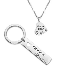 BEKECH Papa Bear Mama Bear Keychain Necklace Set Family Couples Jewelry Gifts for Mom & Dad (3 Cubs)