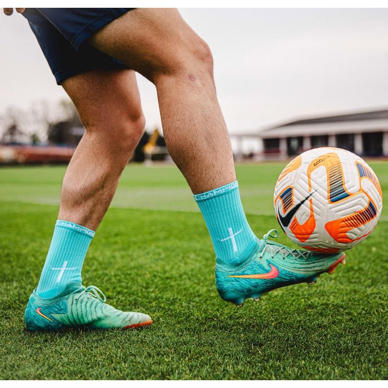 'Cross' Performance Grip Socks - Color: Black