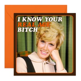 Central 23 Lustige Geburtstagskarte – „I Know Your Real Age“ – unhöfliche Karte für Sie – Retro-Gruß für Frauen – Hysterisches Design – Humor – kommt mit lustigen Aufklebern