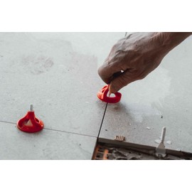 Twist-it Tile Leveling System - Pack of 100 Twister caps - Reusable - Flat-PRO Leveling