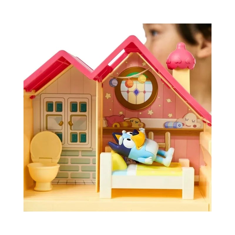 Bluey Mini Home Playset Casa Compacta Figura Bluey Color Amarillo