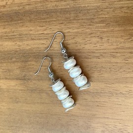 Natürliche weiße Flussperlen-Ohrringe für Damen – Mit Gold Oder 925er Sterlingsilber Plattierte Ohrringe und Perlen – Sehr Elegant und Leicht – Perfekt für Geschenke (Versilbert)